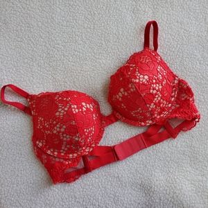 Victoria's Secret Very Sexy Push-Up Bra 32B (Like New)